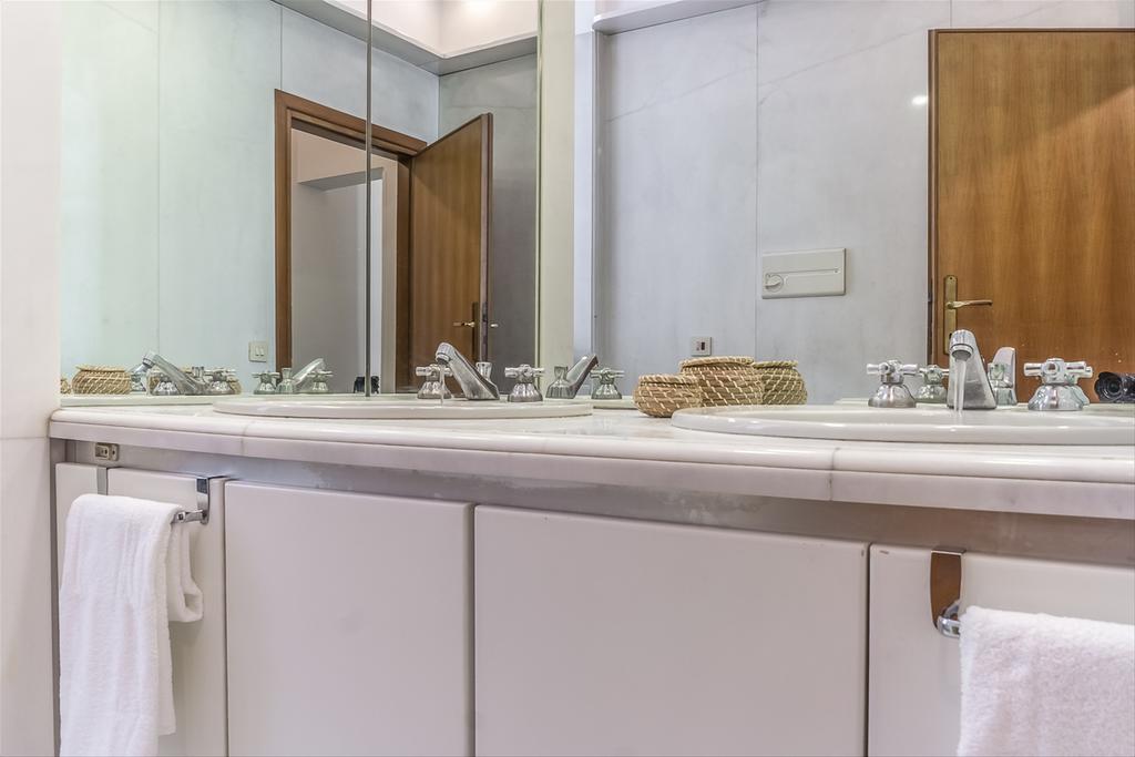 Palazzo Borghese Lovely Flat Рим Екстериор снимка